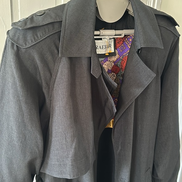 Fantastic vintage black trench coat with removable inner jacket. - Picture 3 of 11